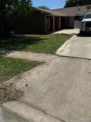 5734 Harefield, San Antonio, TX 78228