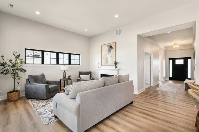 2505 SE Vintage Lane, Waukee, IA 50263