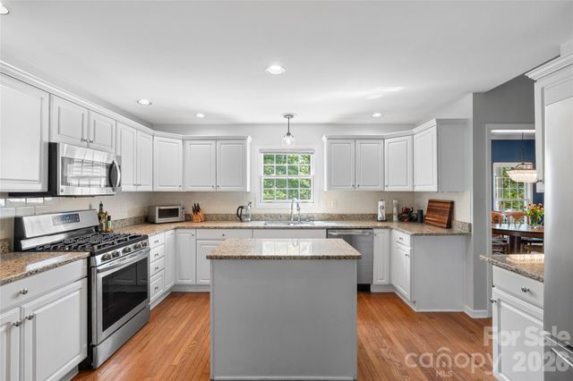 20 Bent Oak Lane, Asheville, NC 28803