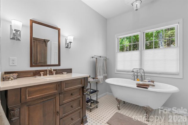 20 Bent Oak Lane, Asheville, NC 28803