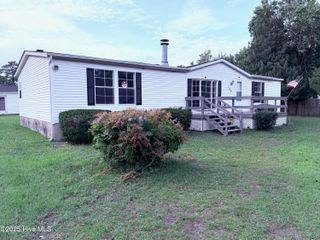 165 Oyster Lane, Hubert, NC 28539