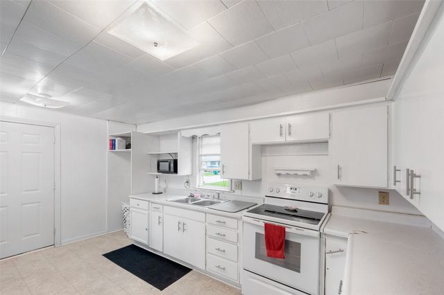 807 Hatton Avenue, Dallas Center, IA 50063