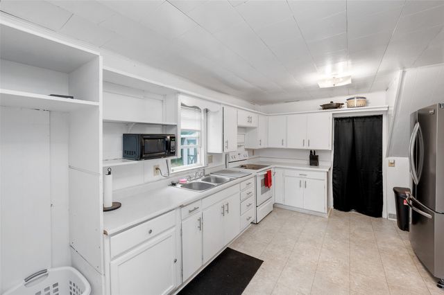 807 Hatton Avenue, Dallas Center, IA 50063