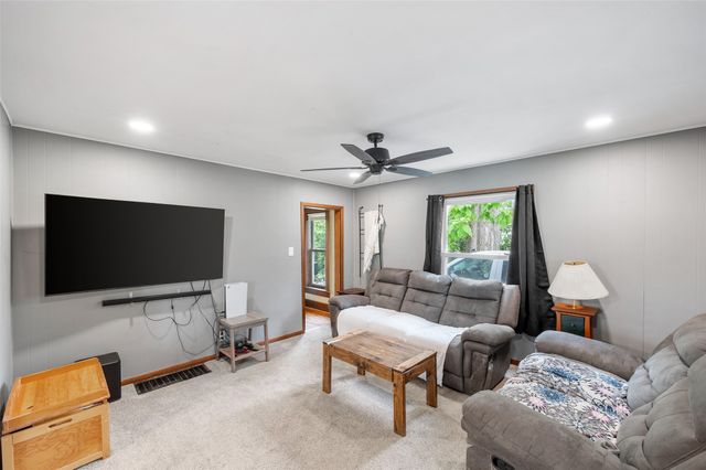 807 Hatton Avenue, Dallas Center, IA 50063
