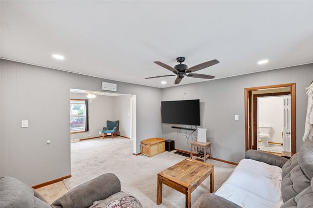 807 Hatton Avenue, Dallas Center, IA 50063