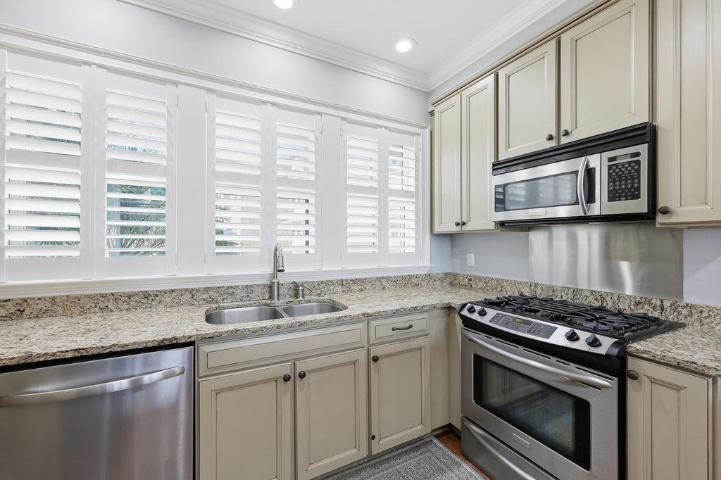 Image 13 of property listing at 5911 Steward Street Unit 18, Hanahan, SC 29410