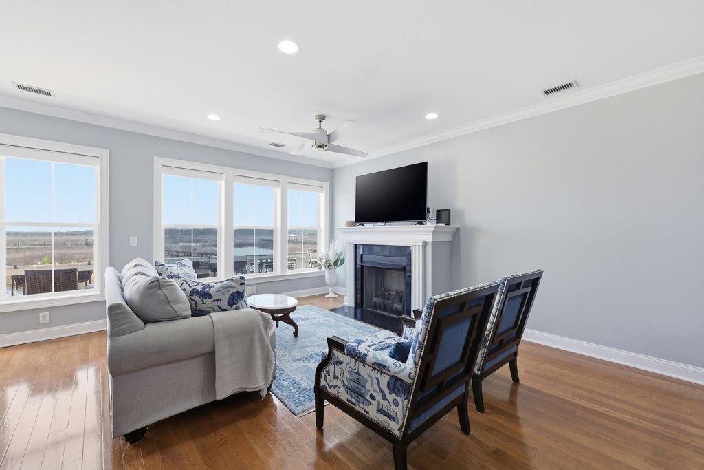 Image 4 of property listing at 5911 Steward Street Unit 18, Hanahan, SC 29410