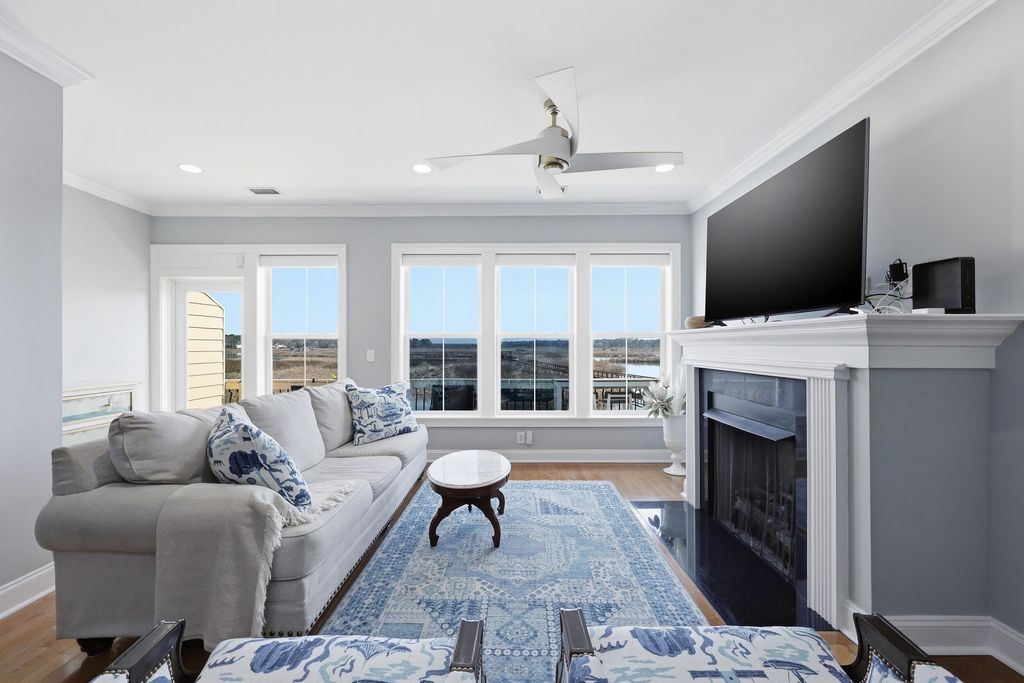 Image 5 of property listing at 5911 Steward Street Unit 18, Hanahan, SC 29410