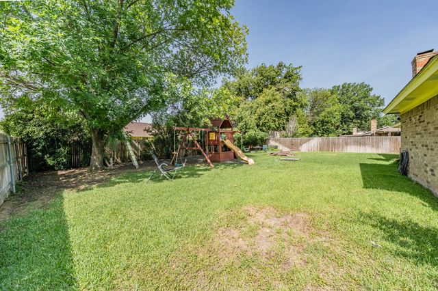 3936 Hemlock Street, Fort Worth, TX 76137