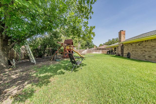 3936 Hemlock Street, Fort Worth, TX 76137
