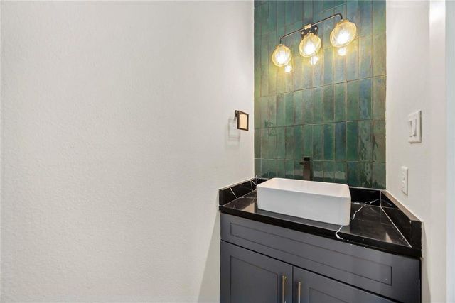 4624 Mayflower Street B, Houston, TX 77033