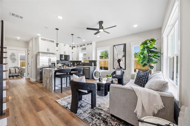 4624 Mayflower Street B, Houston, TX 77033