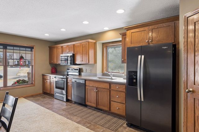 9813 Wedgewood Circle, Woodbury, MN 55125
