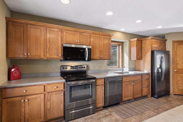 9813 Wedgewood Circle, Woodbury, MN 55125