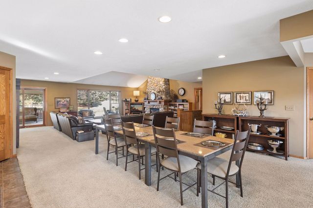 9813 Wedgewood Circle, Woodbury, MN 55125