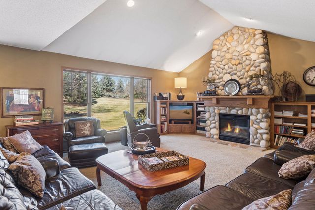 9813 Wedgewood Circle, Woodbury, MN 55125