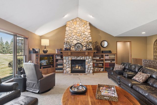 9813 Wedgewood Circle, Woodbury, MN 55125