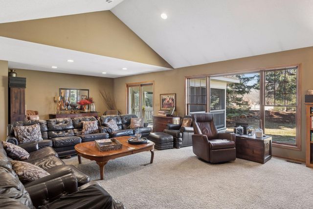 9813 Wedgewood Circle, Woodbury, MN 55125
