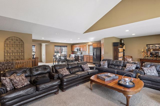 9813 Wedgewood Circle, Woodbury, MN 55125