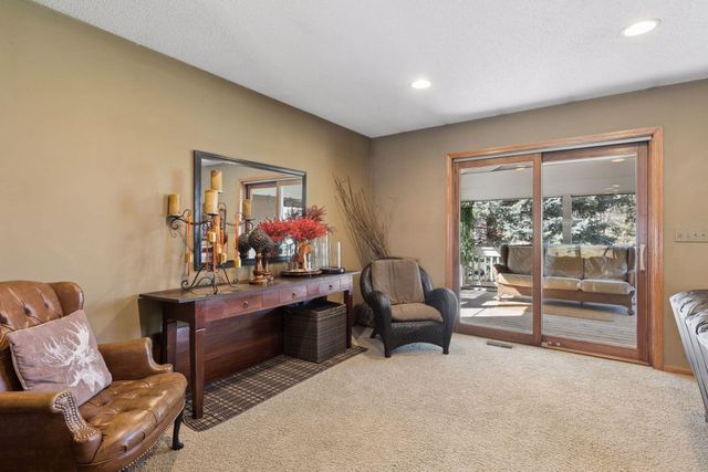 9813 Wedgewood Circle, Woodbury, MN 55125