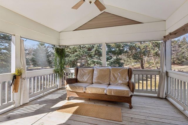 9813 Wedgewood Circle, Woodbury, MN 55125