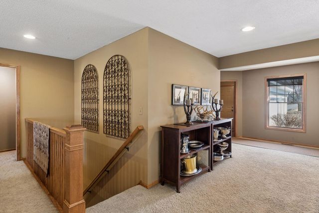 9813 Wedgewood Circle, Woodbury, MN 55125