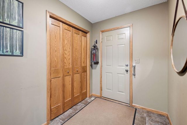 9813 Wedgewood Circle, Woodbury, MN 55125