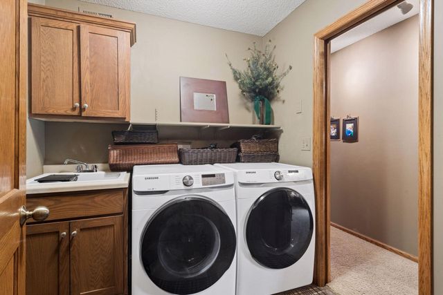 9813 Wedgewood Circle, Woodbury, MN 55125