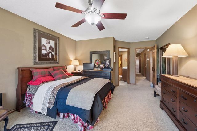 9813 Wedgewood Circle, Woodbury, MN 55125