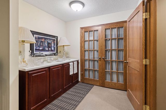 9813 Wedgewood Circle, Woodbury, MN 55125