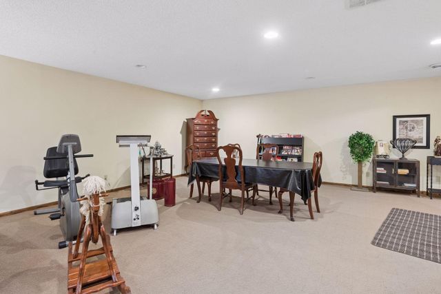 9813 Wedgewood Circle, Woodbury, MN 55125