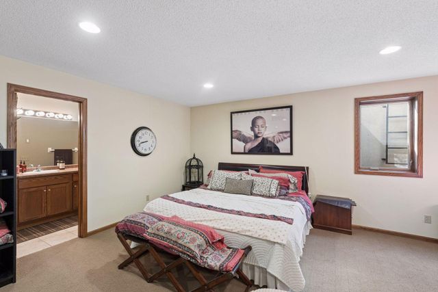 9813 Wedgewood Circle, Woodbury, MN 55125