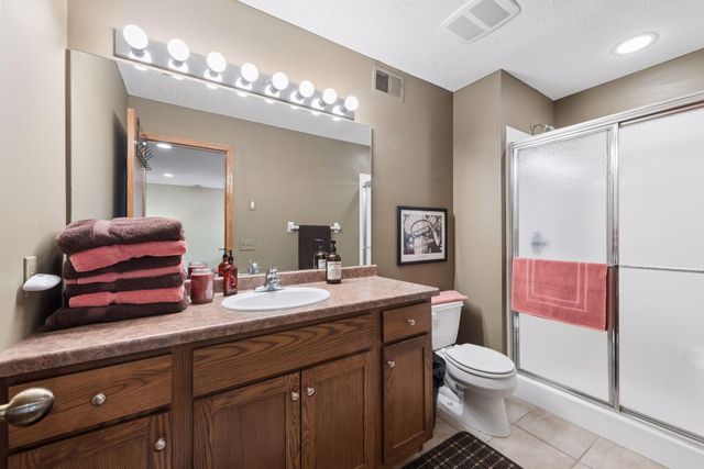 9813 Wedgewood Circle, Woodbury, MN 55125