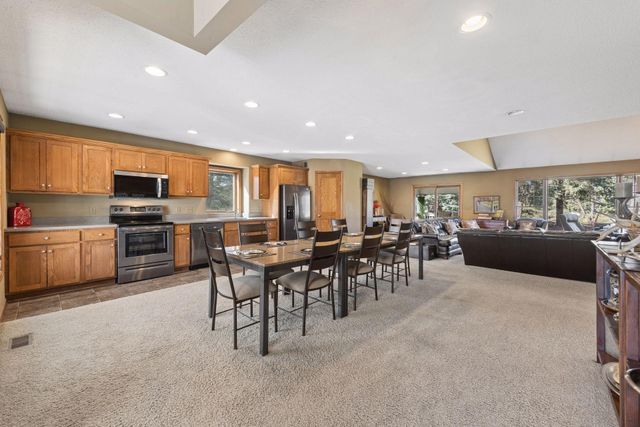 9813 Wedgewood Circle, Woodbury, MN 55125