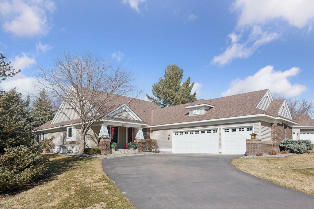 9813 Wedgewood Circle, Woodbury, MN 55125