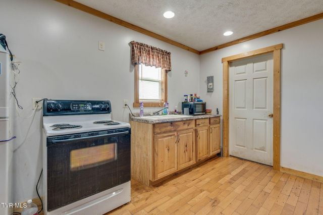 935 Adams Lane, Mooresburg, TN 37811