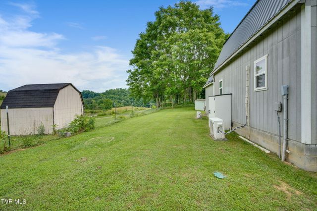 935 Adams Lane, Mooresburg, TN 37811