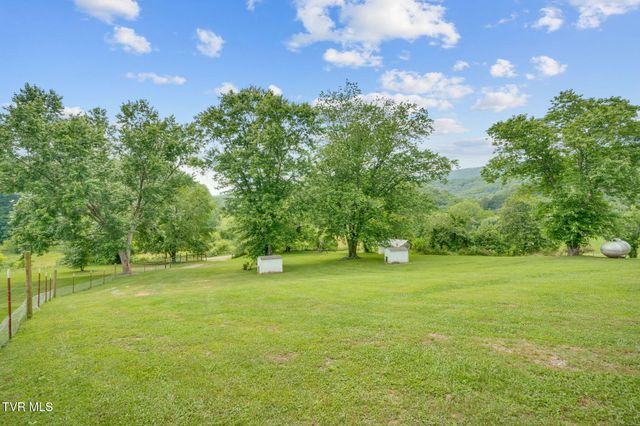 935 Adams Lane, Mooresburg, TN 37811