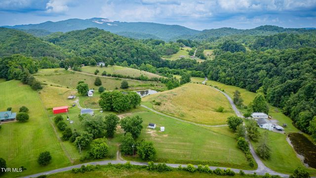 935 Adams Lane, Mooresburg, TN 37811