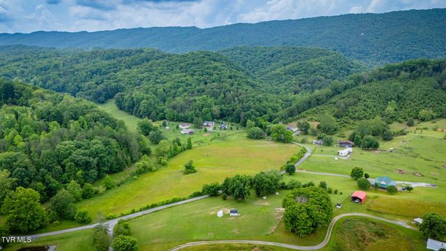 935 Adams Lane, Mooresburg, TN 37811