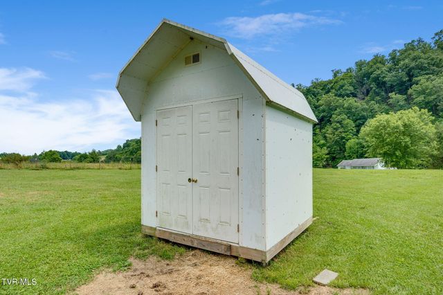 935 Adams Lane, Mooresburg, TN 37811