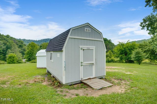 935 Adams Lane, Mooresburg, TN 37811