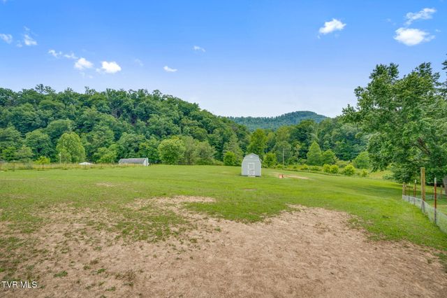 935 Adams Lane, Mooresburg, TN 37811