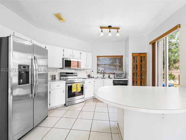 20714 NW 3rd St, Pembroke Pines, FL 33029