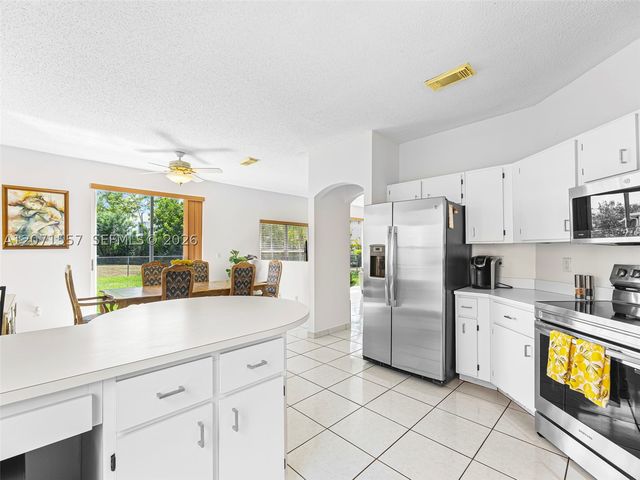 20714 NW 3rd St, Pembroke Pines, FL 33029
