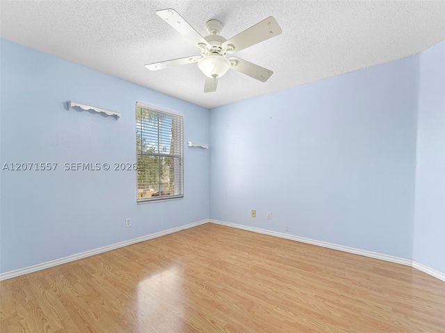20714 NW 3rd St, Pembroke Pines, FL 33029