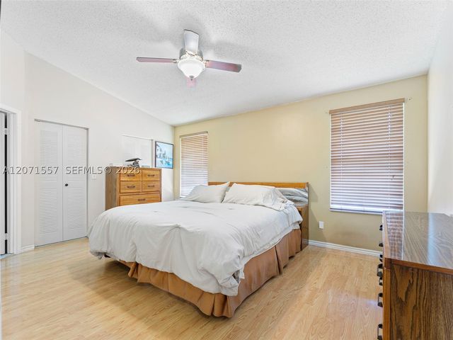 20714 NW 3rd St, Pembroke Pines, FL 33029