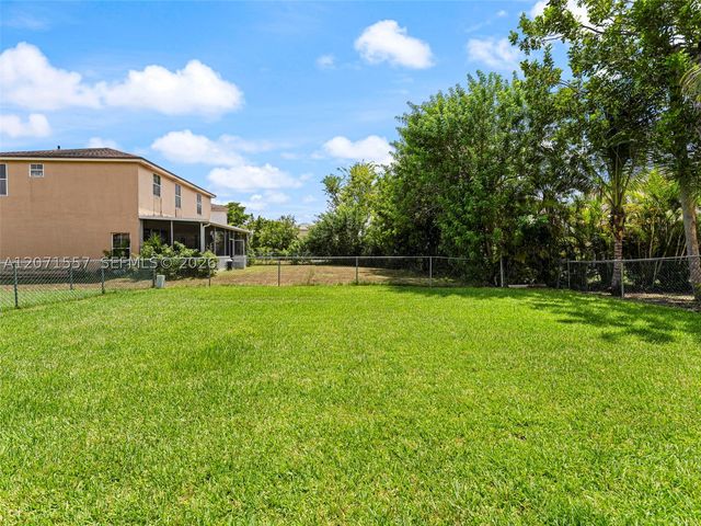 20714 NW 3rd St, Pembroke Pines, FL 33029