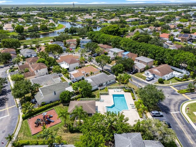 20714 NW 3rd St, Pembroke Pines, FL 33029