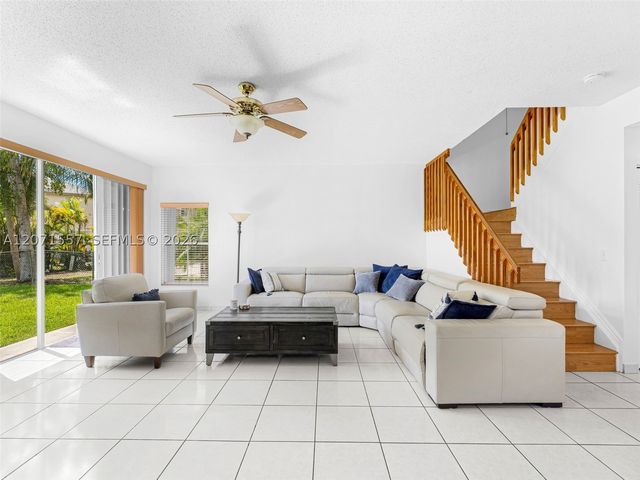 20714 NW 3rd St, Pembroke Pines, FL 33029